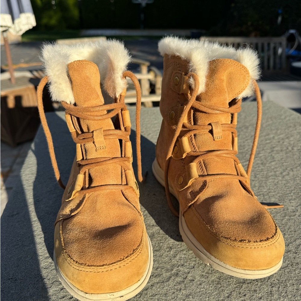 Sorel Explorer Next Joan Tan Suede Boots with Cream Fur Lining Women’s size 8